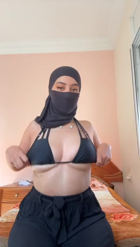 Muslim hijab-luders private solo – se hende hive i patterne som en god arabpige