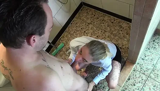 Köle şeffie shot melodi zevki tarafından cezalandırılıyor