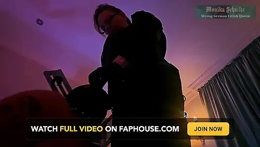 Monika Schmidt И Тренировка Минета Куколда Со Страпоном, Сучка Плюет, Словесное Унижение