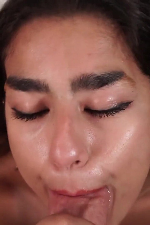 Arab amateur Luna Silver says, i love it in my mouth!