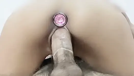 Little Thai: Papa, ich reite einen riesigen Penis in Mamas Zimmer