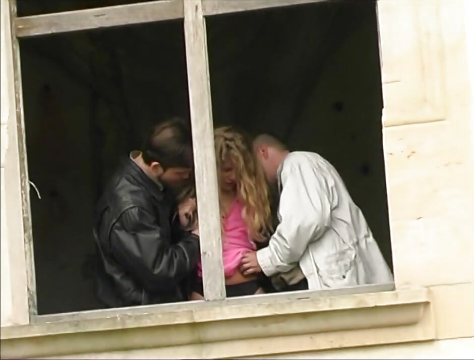 Curly haired babe gets her pussy pounded outdoors