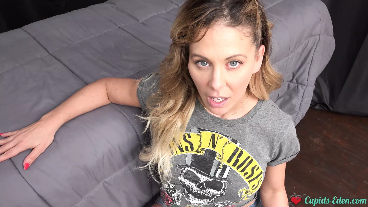 熟女利用青少年邻居男孩 - 丘比特伊甸园