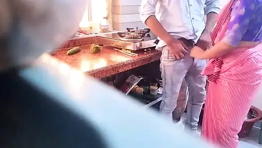 Kamwali si tante seksi india ditinggal pergi sama manajer perusahaannya