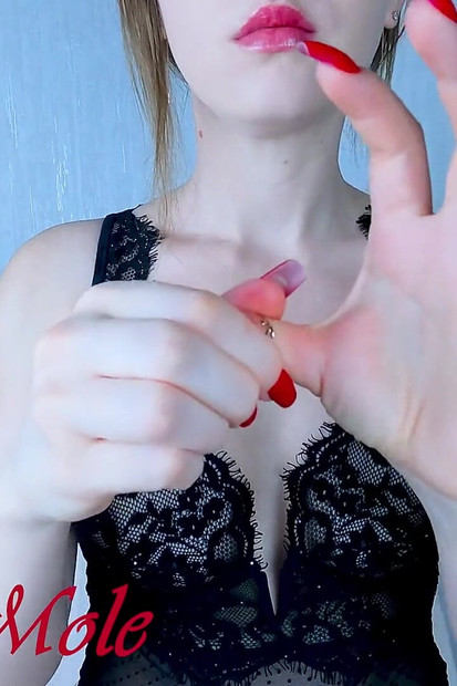 I show beautiful hands and smear with cream. I do hand massage.