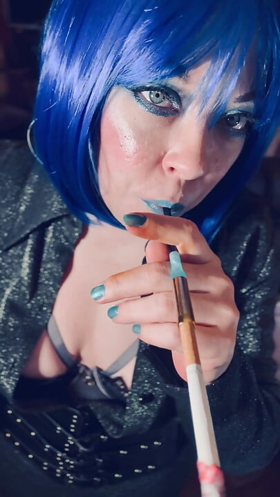 Miss Tina Snua Uses A Holder & Smokes A Superking Cigarette For Her Addicted Fans - Smoke With Me