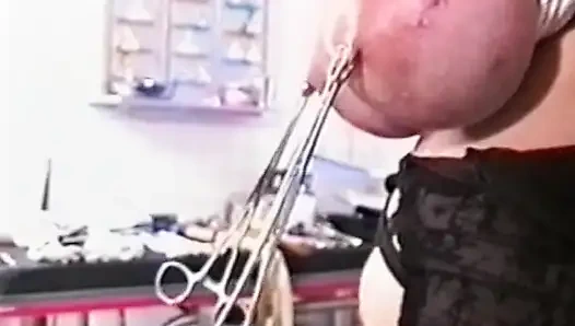 Milf mit dicken titten wird gefesselt, geknebelt