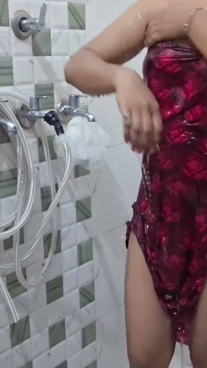 A video of a Bengali sister-in-law taking a bath after sex went viral. | Clip 1