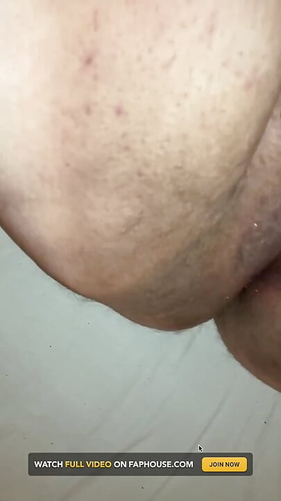 Bbwbootyful laying in bed naked rubbing my fat hairy pussy
