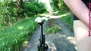 Geil beim Radfahren in Strumpfhosen