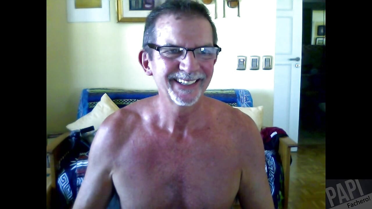 Comparing my Old MicroSoft LifeCam VX-2000 Webcam with a new HD Logitech C922 Pro Stream Webcam