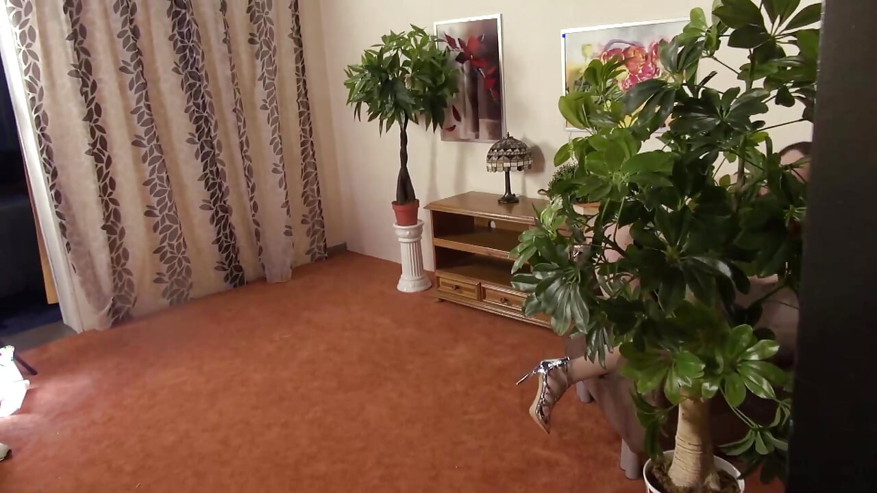 Seksi kaltak domalmayı seviyor!