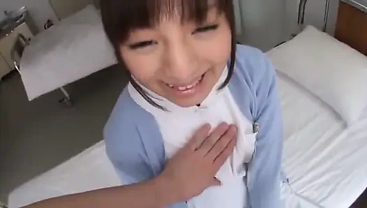 Suster nakal dengan mata lembut ini lagi asik muasin memeknya pakai senyum sampai dia mengerang keenakan