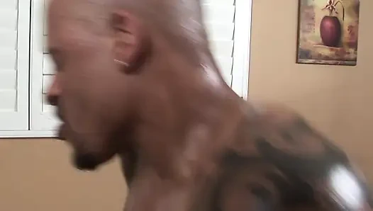 Siyah adam istekli vücudunu talep ediyor