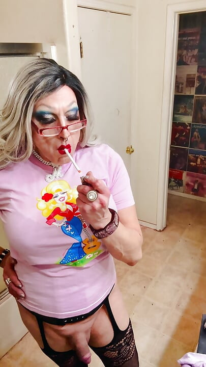 Marilyn Loves Dolly Smoking Fetish Tease