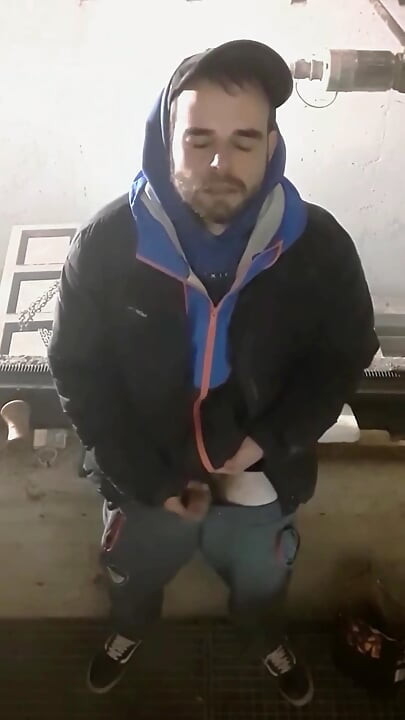 Kompilacija vlastitih videa u kojima svršavam