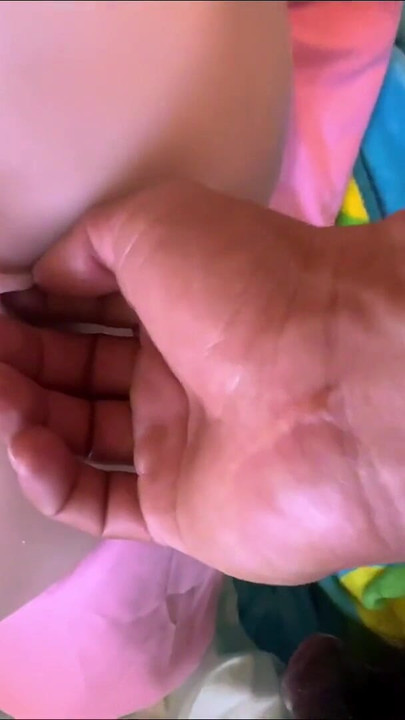 Momento inesquecível de "Meio-irmão fodendo a buceta virgem da meia-irmã"
