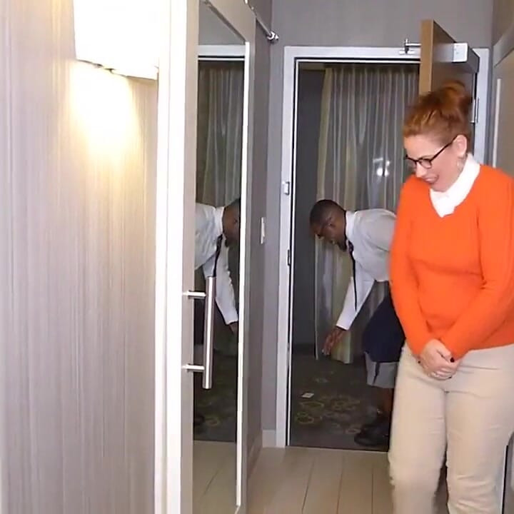 Máy bay bà già tóc đỏ mọt sách khám phá ảo tưởng con cu to đen của cô ấy