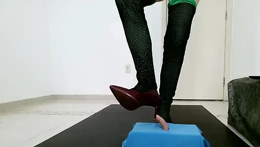 Жестокая вкусняшка в SPH, фетишное унижение смеля пенисом