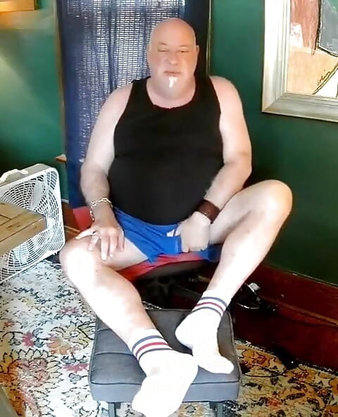 Beardaddychub Jerks off in Wrestling Jock on Webcam!