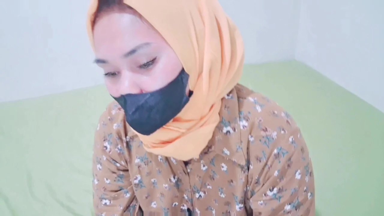 Having intense sex with a Muslim stepmother who wears a hijab
