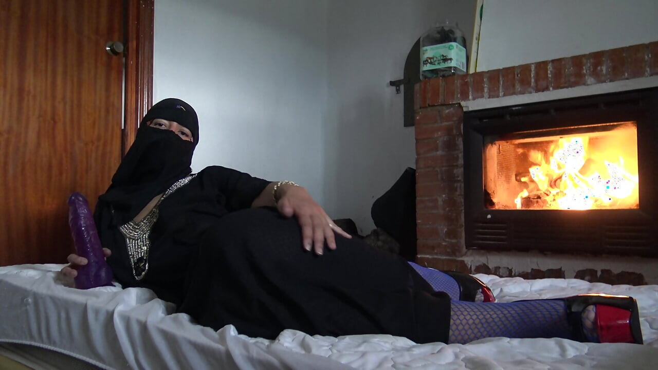 Turkish muslim cuckold wife in Germany begging for cocks