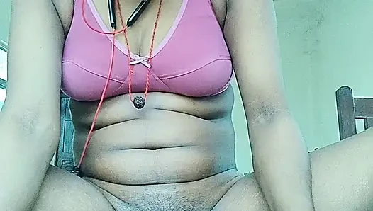 Desi lady harder fucking his pussy in a room