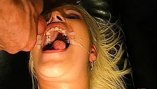 Блондинка-бомба Скачет На Члене Дико И Жестко Сквиртует