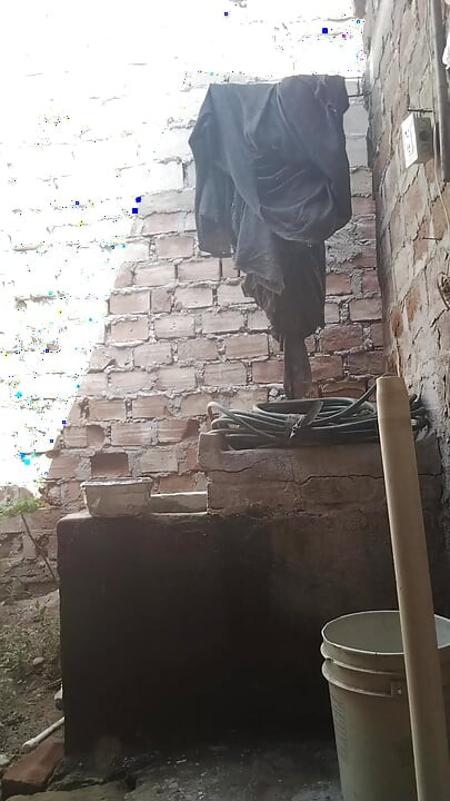 Come with me to give me a nice shower My neighbors see me