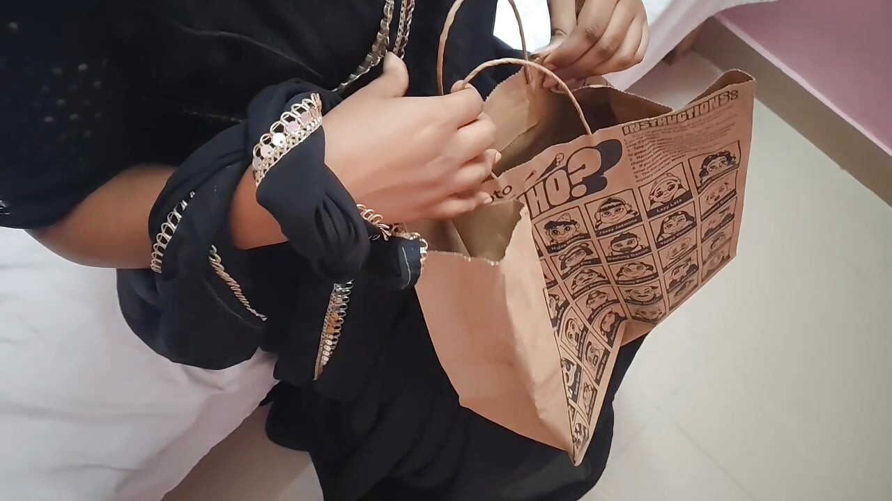 Delivery boy opened the order before delivery, what should I do?