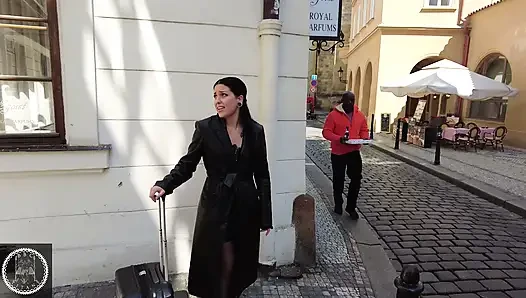 İtalyan pawg Morea Black Amerikalı büyük zenci yarağı tarafından grup seks yapıyor