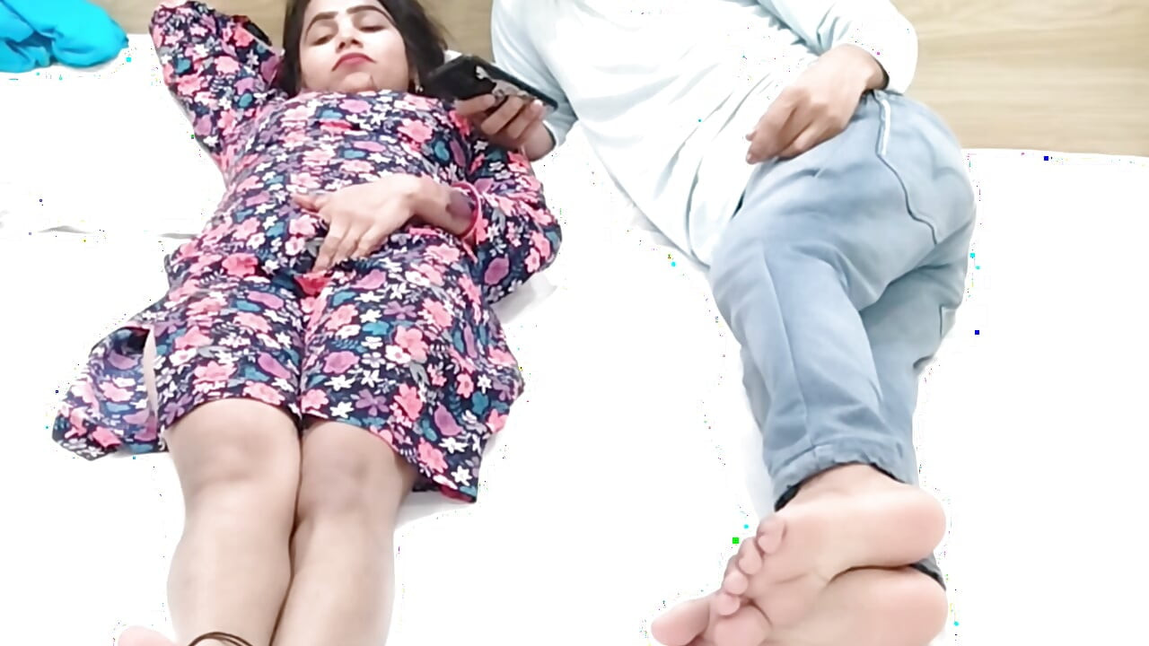 Chachi ko ganda video dikha ke pela