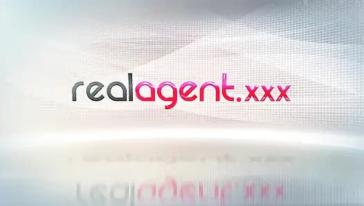 Pikachu seksi yang luar biasa menikmati menyebarkan lubang lebarnya yang dicukur basah