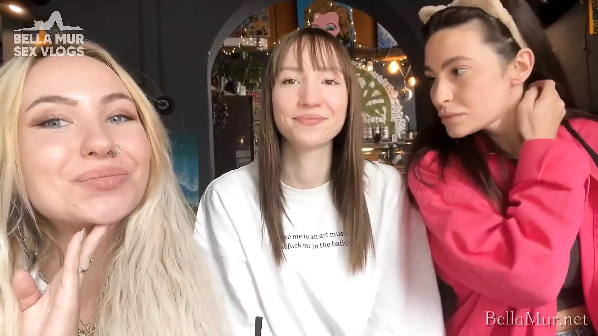 Sex Vlog - True Lesbian Tention e Shock Cameraman - por Bella Mur