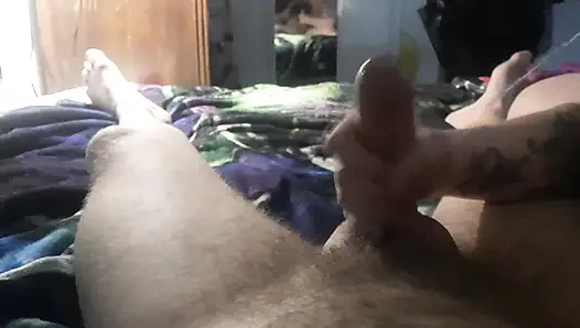 Si rambut merah seksi nyepong kontol dan memompa memek