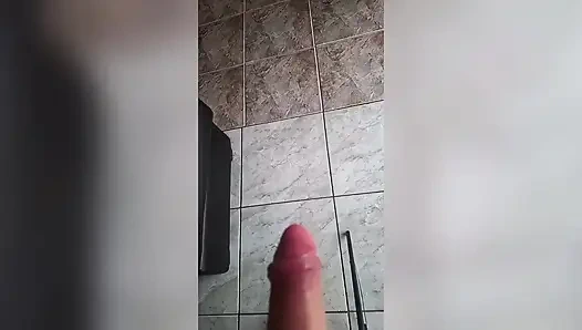 Lenara Grimwood'un yarağını yalıyor ve yüzüne boşalıyor