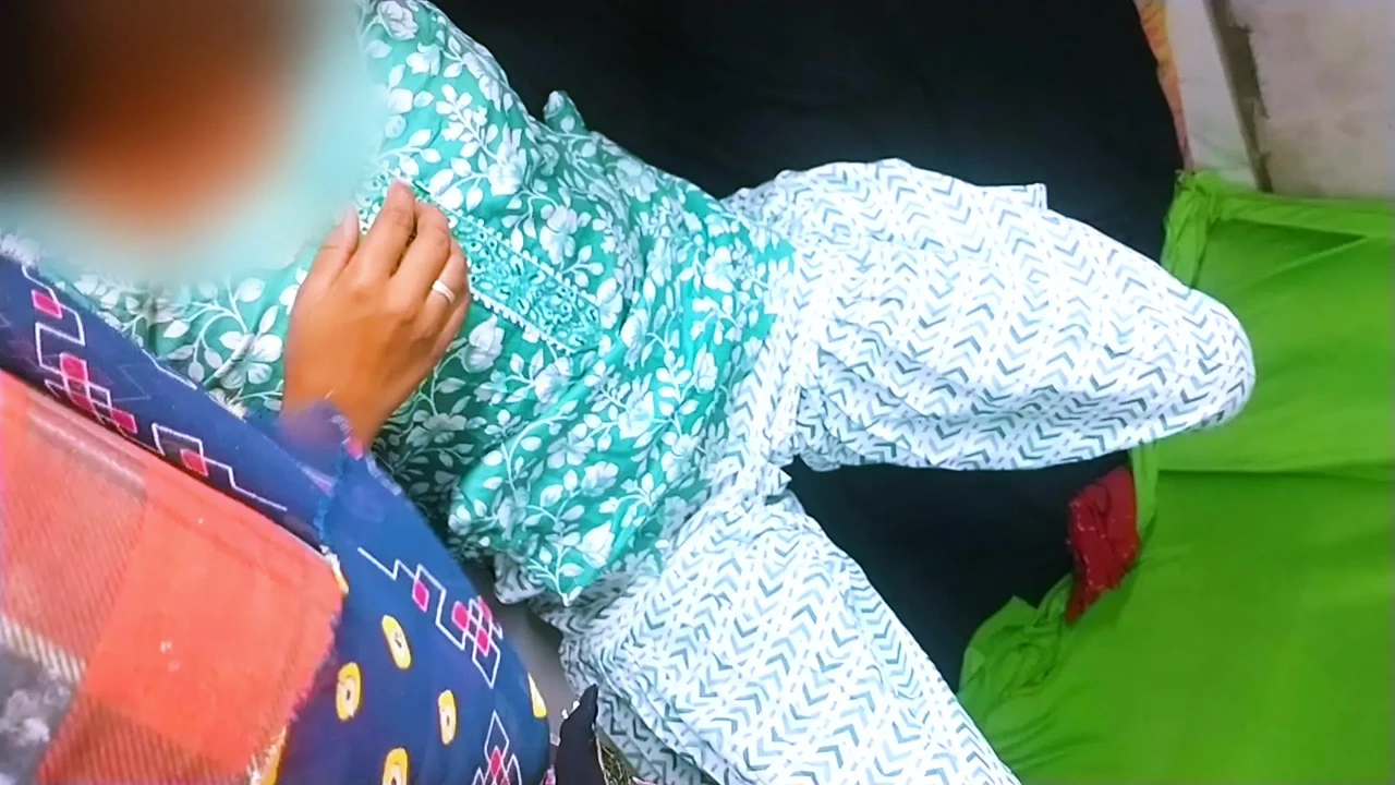 德西村热辣女友第一夜性爱彩信，新婚漂亮情侣蜜月性爱