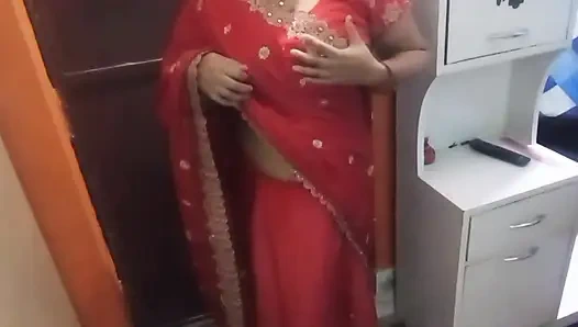 Bhabhi telanjang mengalami fingaring.