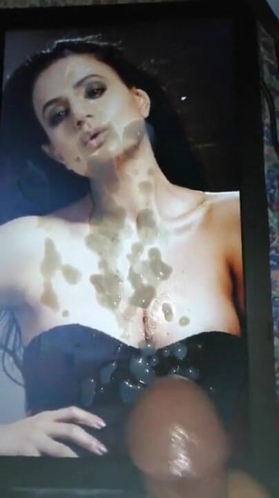 Uzbudljiv trenutak iz "Ameesha Patel počast spermi"