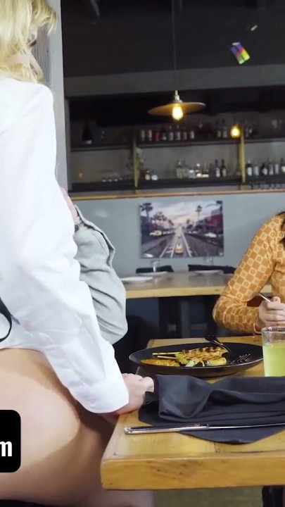 FreeUse Fantasy - Sexy restaurantdriver gir sin kjekke kunde en uforglemmelig service | Klipp 2