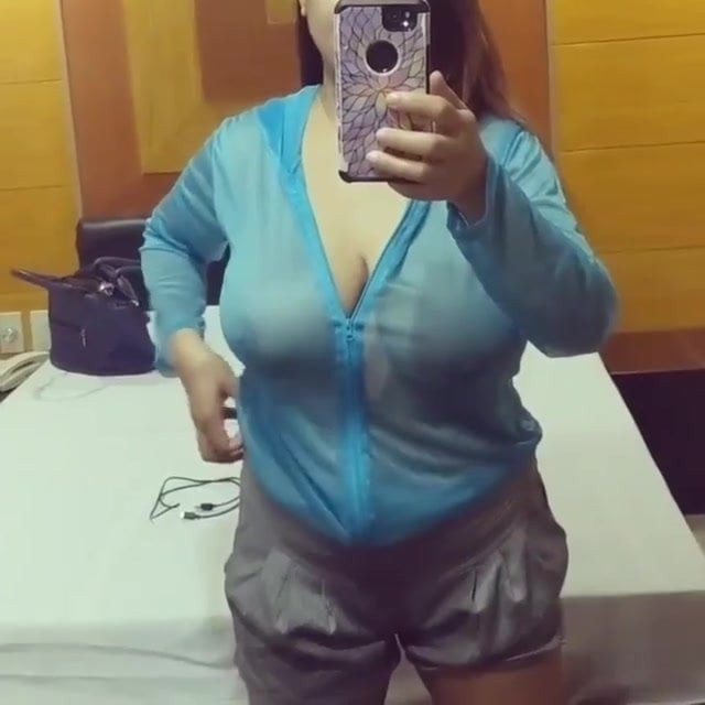 Relax in the room while live cams