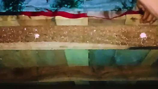 Sister-in-law's bad fucking and spreading both her legs, put the whole penis and took out the piss from the pussy.