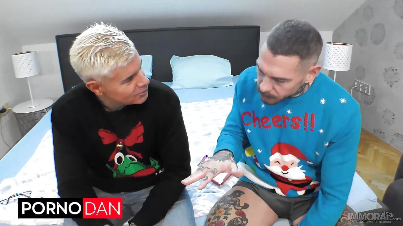 Feral & Mesin pancutan aneh Maddy Black menerima creampie dubur untuk Krismas - Lucah Dan