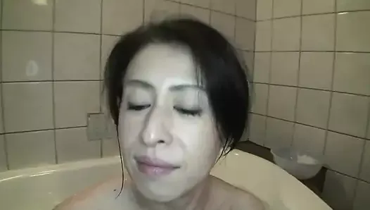 日本素人熟女熟女妈妈自�拍阴毛浓密的内射