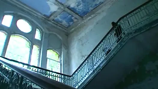 Bağlı Sarışın Yoğun BDSM Üçlü Sekse Boyun Eğiyor