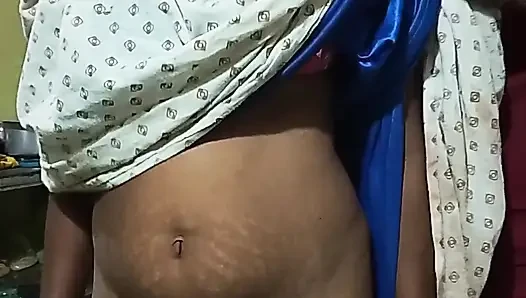 Bhabhi ini langsung seneng banget pas di doggy position