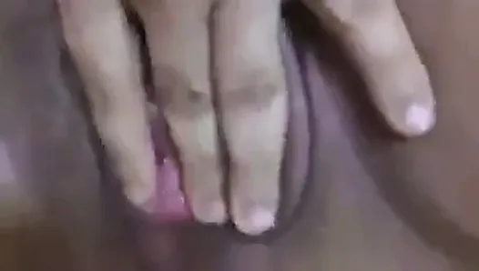 arab masterbates and fingers her pussy