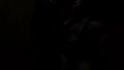 Ich werde von einer wunderschönen maskierten Frau gefesselt und wichsiert