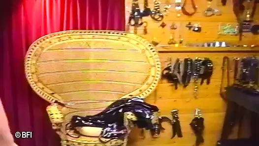 Hollandalı boyun eğme kadın 2 sahne