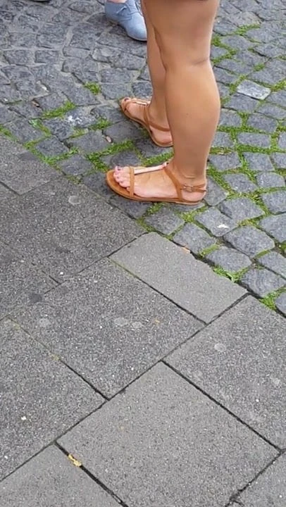 Pés de milf loira muito sexy